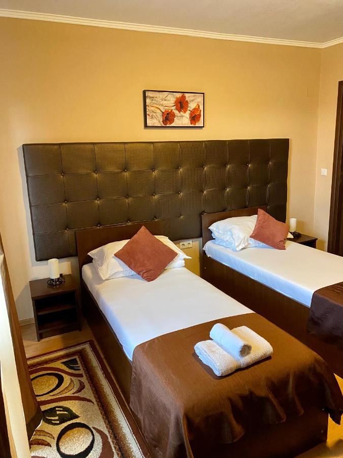 Hanul Lui Bogdan Economy Inn Faget  ภายนอก รูปภาพ