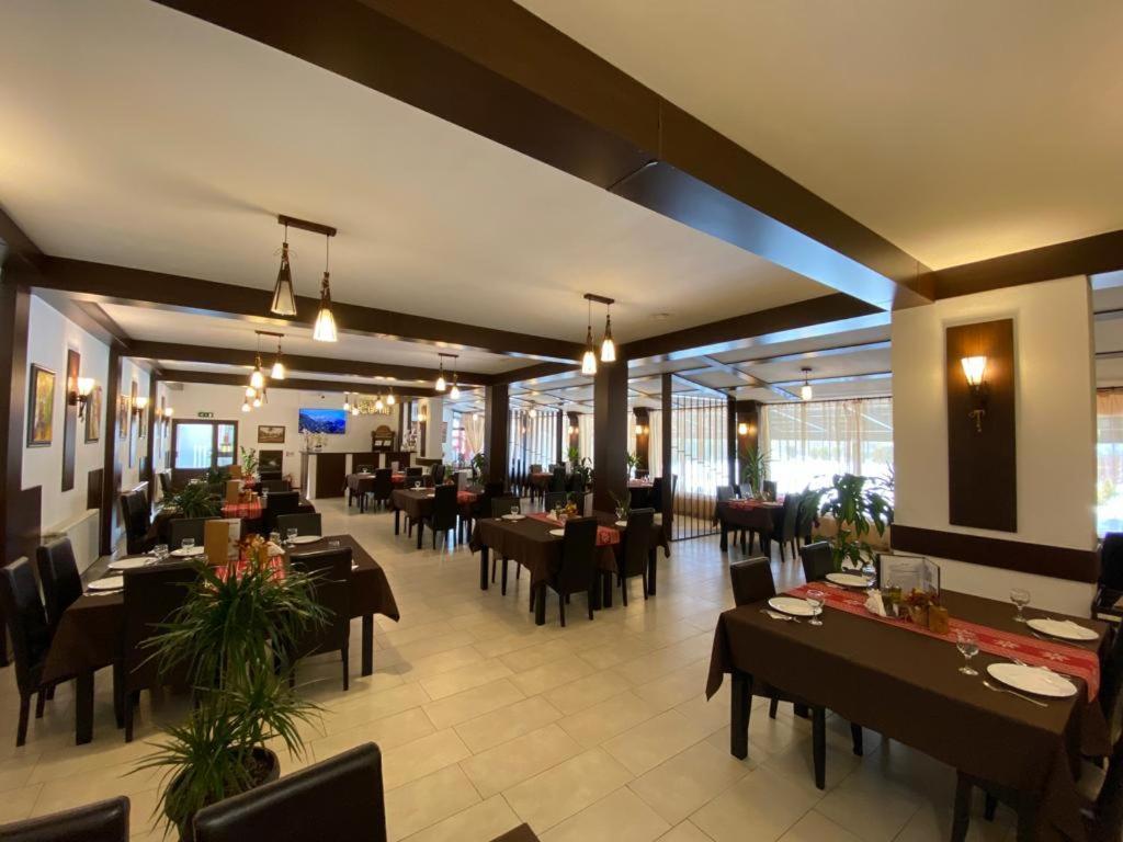 Hanul Lui Bogdan Economy Inn Faget  ภายนอก รูปภาพ